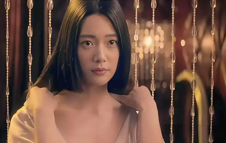 《美人》未删减版超清在线观看：韩国情欲美学巅峰《美人》高清完整版免费播，极致虐恋氛围渲染无广告畅看